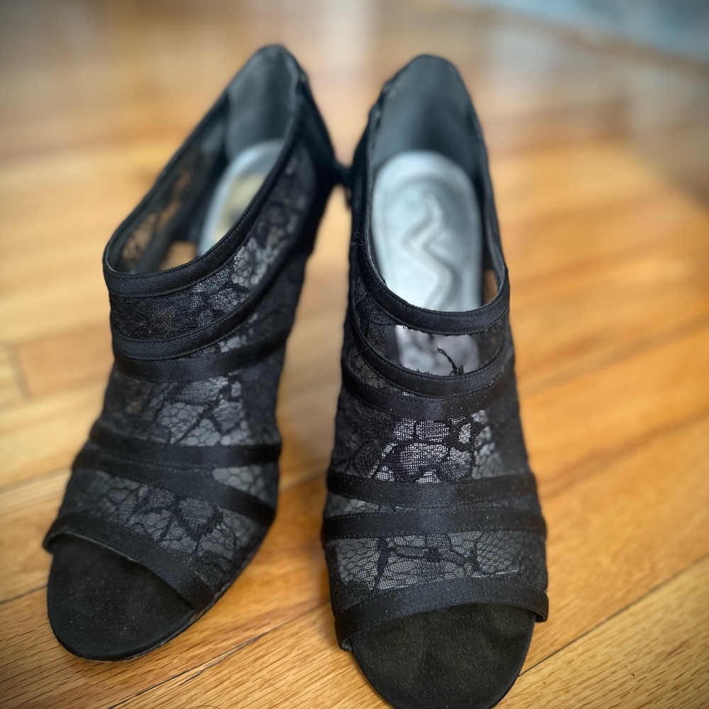 Black Peep-Toe Heels with lace details